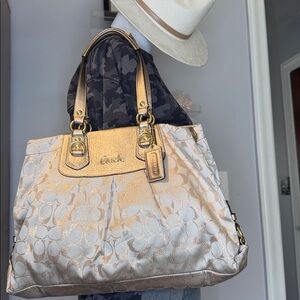 Coach EUC Ashley signature Satchel M1020- 15802 with tag, purple lining. 15 X 10